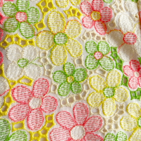 Lily Pulitzer Sloane Eyelet Floral Lace Shorts 2 - Picture 3 of 8